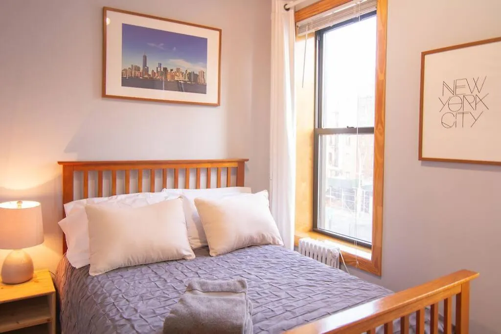 Apartment 2 Bedroom Apt With 3 Beds - Friends & Family New York